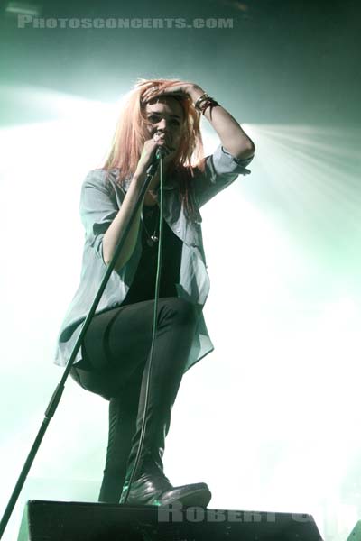 THE KILLS - 2012-06-22 - PARIS - Hippodrome de Longchamp - Alison Nicole Mosshart